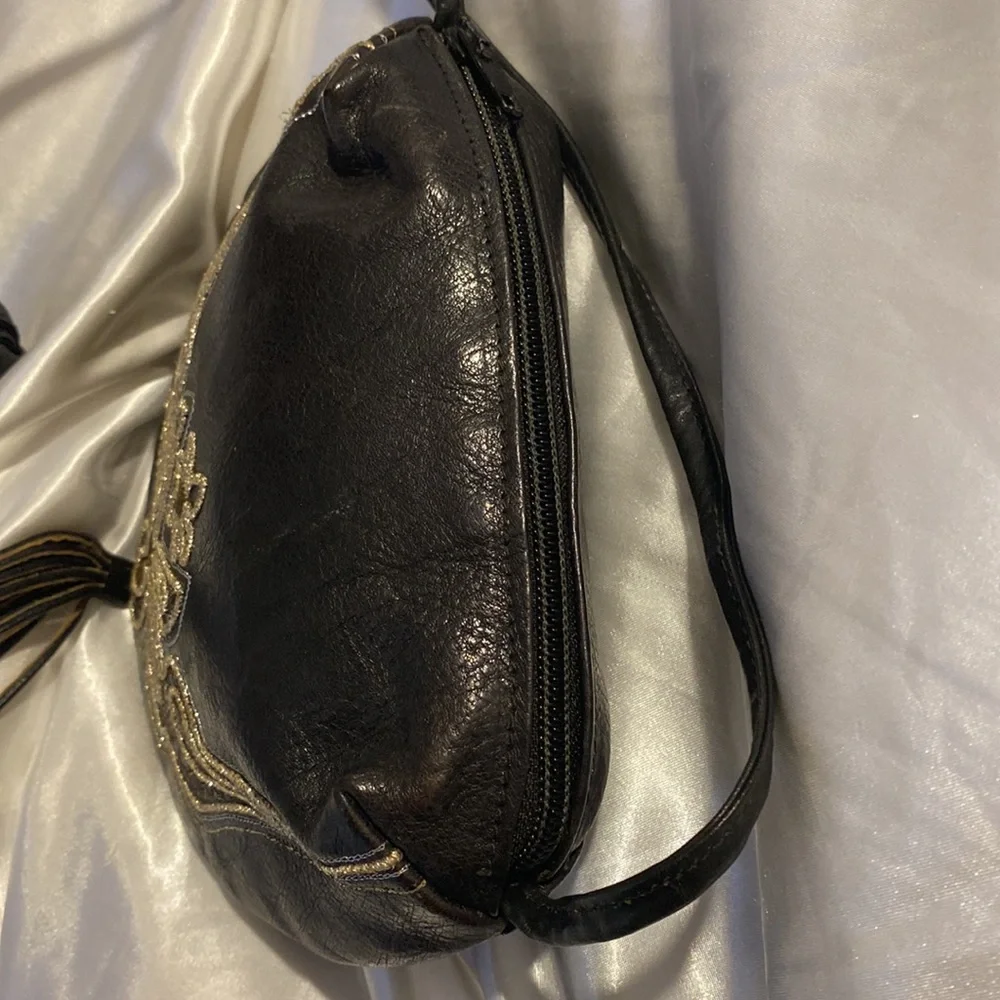 BRACCIALINI VINTAGE LEATHER CROSSOVER BAG WITH EMBEZZLEMENT